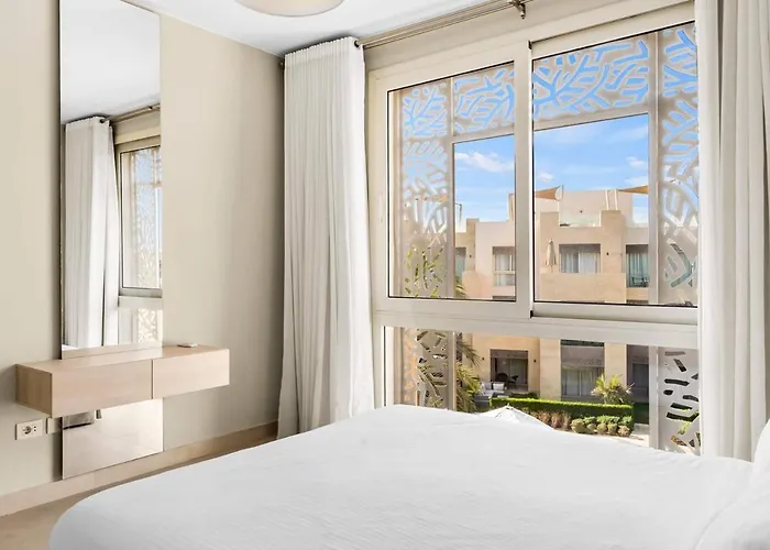 Mangroovy M9 1 Bedroom Pool & Sea View Apartment