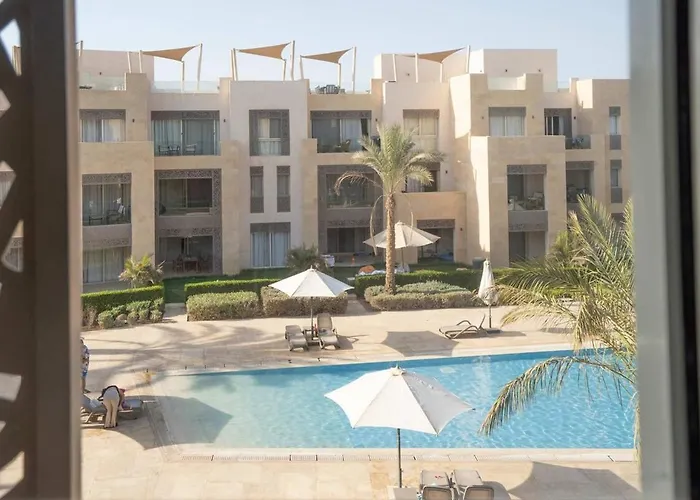 Mangroovy M9 1 Bedroom Pool & Sea View Apartment